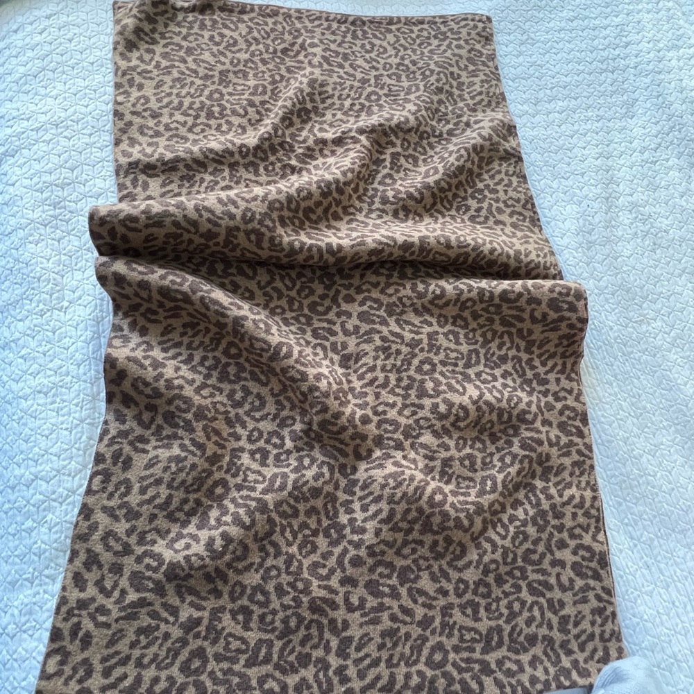 Leopard shawl - Picture 3 of 3